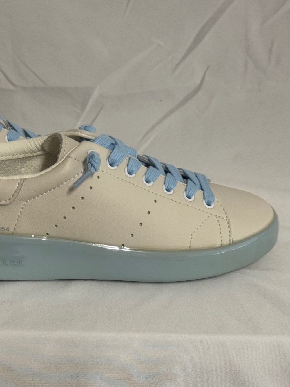 7.5 Vintage Havana, blue and white shoes